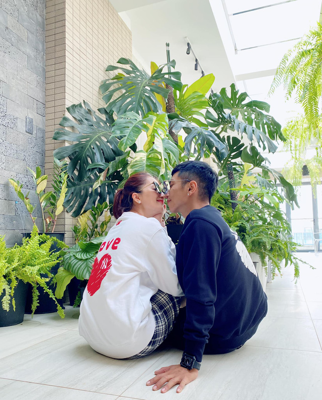 Nhà Phan Hiển - Khánh Thi có vườn cây tiền tỷ, nhiều cây đột biến “đếm lá tính tiền”